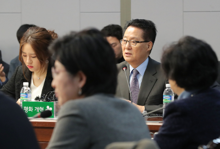 지난 2018년 1월 국회 의원회관에서 열린 국민의당지키기운동본부 전체회의에 당시 박 의원과 조성은 전 국민의당 비대위원이 참석하고 있다. 연합뉴스