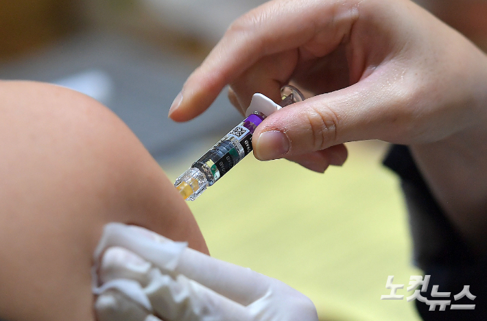 부산시가 14일부터 아동과 노인을 대상으로 독감 예방접종을 실시한다. 박종민 기자