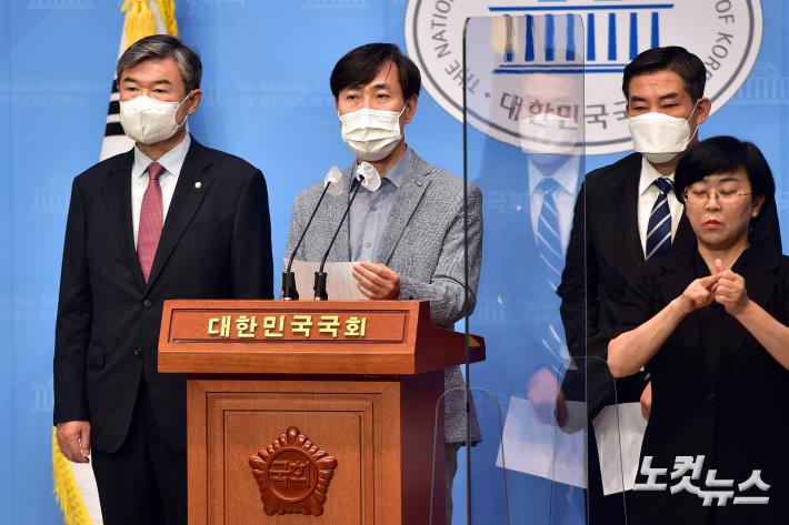 국민의힘 하태경 의원 등 정보위원들이 13일 국회 소통관에서 
