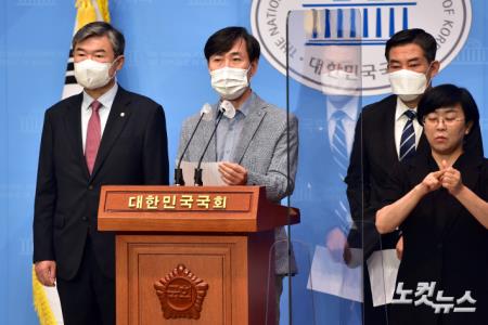 국민의힘 하태경 의원 등 정보위원들이 13일 국회 소통관에서 