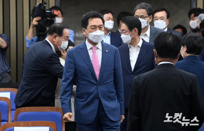 국민의힘 김기현 원내대표가 13일 서울 여의도 국회에서 열린 현안 관련 긴급보고에 참석하고 있다.