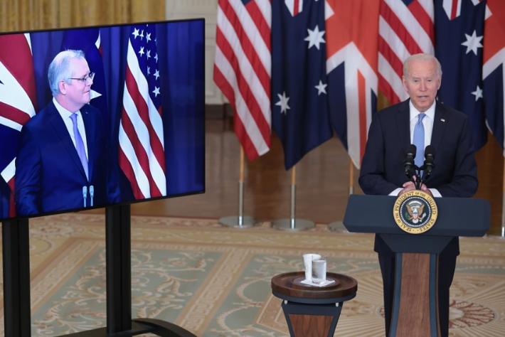 모리슨 호주 총리(왼쪽)와 화상 회의 중인 조 바이든 미국 대통령. 연합뉴스