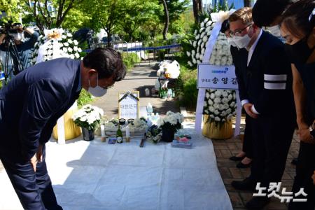 자영업자 합동분향소 찾은 송영길 대표