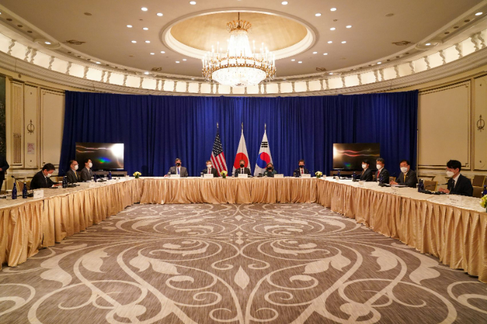 정의용 외교부 장관이 22일(현지시간) 오후 미국 뉴욕 롯데뉴욕팰리스 호텔에서 열린 한미일 외교장관 회의를 가진 모습. 외교부 제공