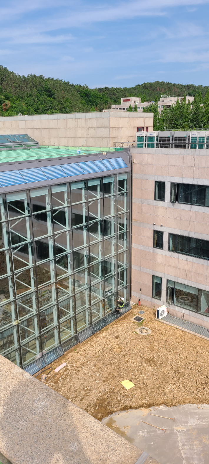 RIST가 개발하고, ㈜리스트벤처에서 판매하는 신재생에너지인 건물일체형 태양광발전시스템 BIPV. RIST제공