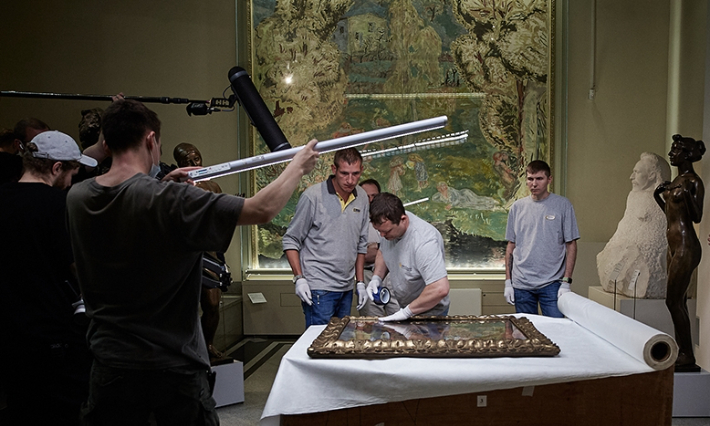 인근에 있는 촬영팀은 복원 작업과 의미를 담은 다큐멘터리를 제작하고 있다. LG전자 제공. 