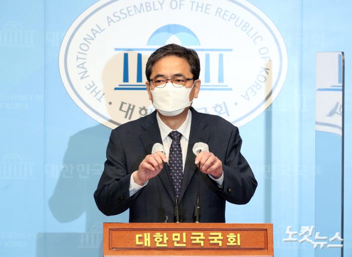 의원직 사퇴 밝히는 곽상도 의원