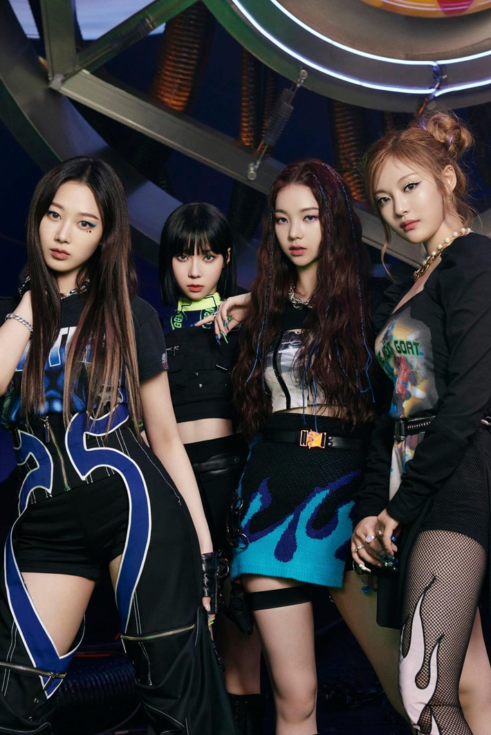 6일 첫 번째 미니앨범 '새비지'를 발매하는 여성 아이돌 그룹 에스파. 에스파 공식 페이스북