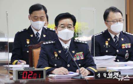 경찰청 국감, 대장동 관련 질문받는 김창룡 경찰청장