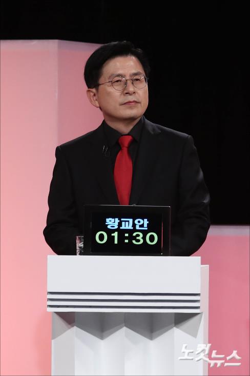 방송토론회 준비하는 황교안