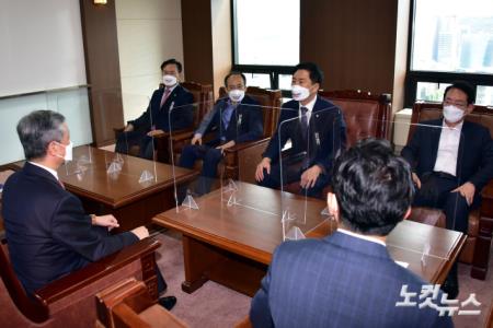 국민의힘, 대장동 수사 촉구하며 대검찰청 항의방문