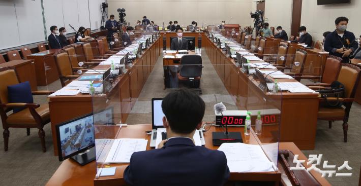 대장동 관련 리본으로 여야 의원 퇴장한 보건복지위 국감