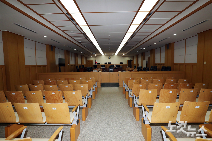 제주지방법원 201호 법정 안 모습. 고상현 기자