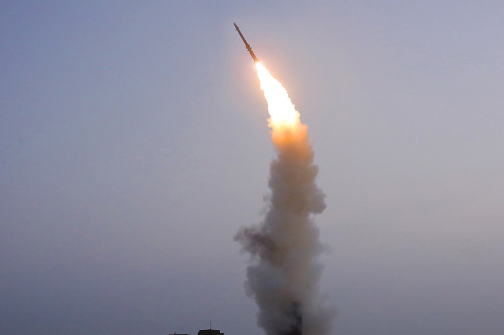 북한이 지난달 30일 신형 반항공미사일을 시험발사했다고 밝혔다. 연합뉴스