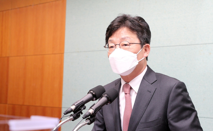 국민의힘 대권주자인 유승민 전 의원이 10일 전북도의회에서 기자회견을 하고 있다. 연합뉴스