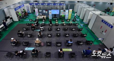 18세 이상 인구 코로나 백신 접종률 90% 돌파