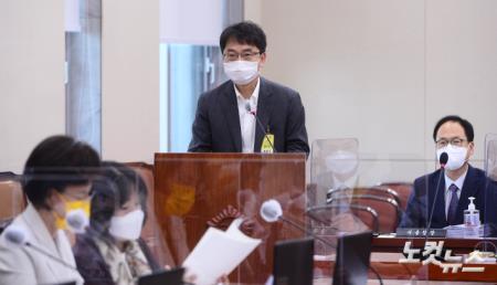 업무보고하는 박준식 최저임금위원회 위원장