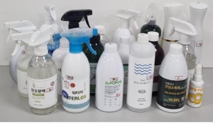 시험대상인 분사형 탈취·살균제품들. 연합뉴스