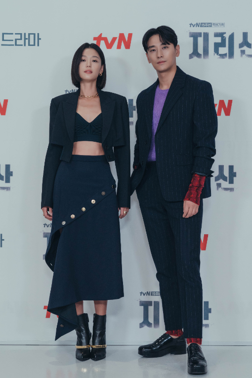 tvN '지리산'의 배우 전지현과 주지훈. tvN 제공