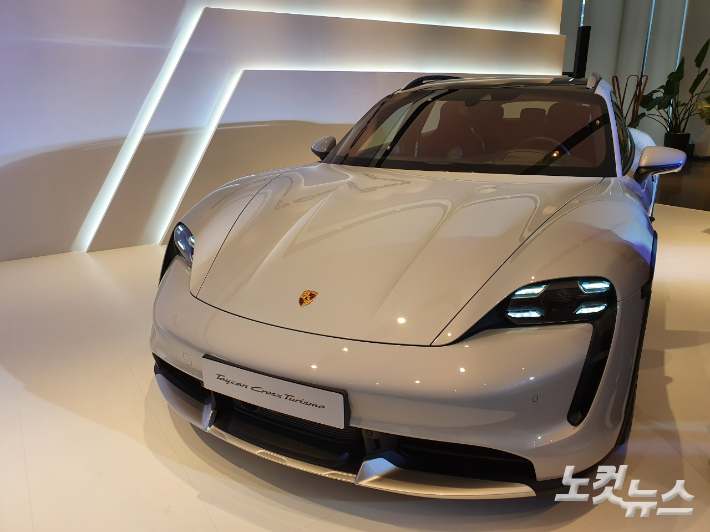 포르쉐 타이칸 크로스 투리스모. 김승모 기자