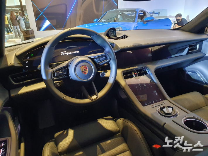 포르쉐 타이칸 크로스 투리스모 내부. 김승모 기자
