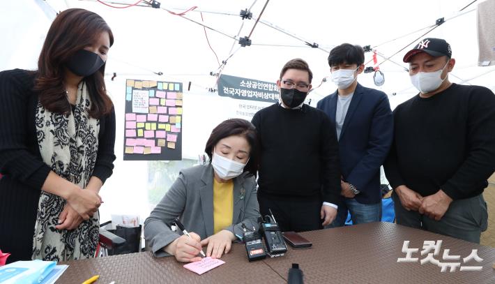 심상정 정의당 대선 후보, 전국자영업자비대위 농성장 방문