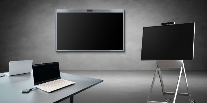 바퀴가 달린 이동식 스탠드와 결합하면 원하는 장소로 간편하게 옮겨가며 사용할 수 있다. LG전자 제공.