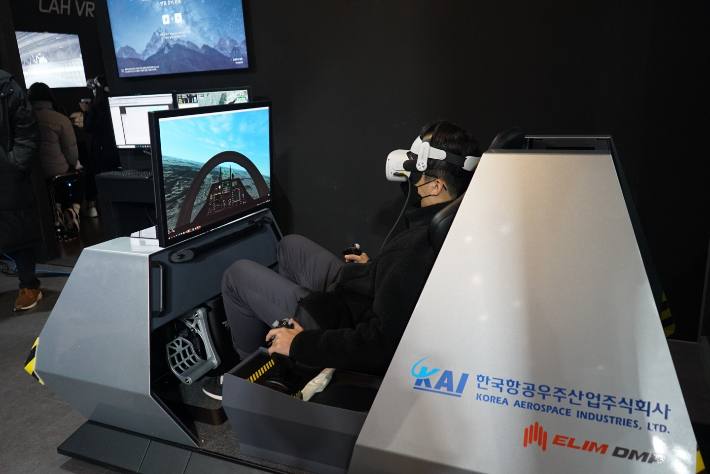  ADEX에서 체험이 가능한 미래형 VR 조종 훈련체계. KAI 제공