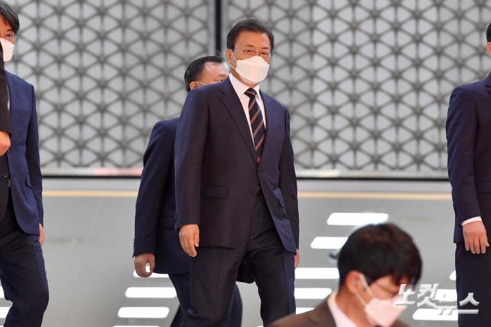 국회 나서는 문재인 대통령