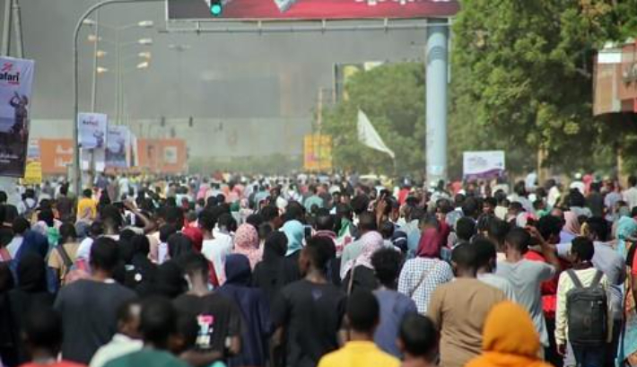 군부 쿠데타에 항의하는 수단 하르툼 주민들. 연합뉴스