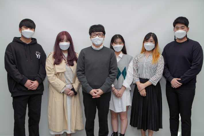 구글 AI 챌린지에서 위너팀으로 선정된 한동대SW중심대학 MOVE팀(왼쪽부터 김용재, 이은지, 조성배 지도교수, 최주은, 김연희, 백종현). 한동대 제공