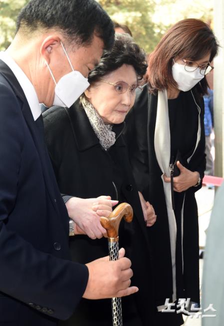 빈소 들어서는 노태우 전 대통령 부인 김옥숙 여사