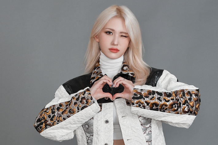 가수 전소미의 첫 번째 정규앨범 'XOXO' 발매 온라인 쇼케이스가 29일 오전 11시 열렸다. 더블랙레이블 제공