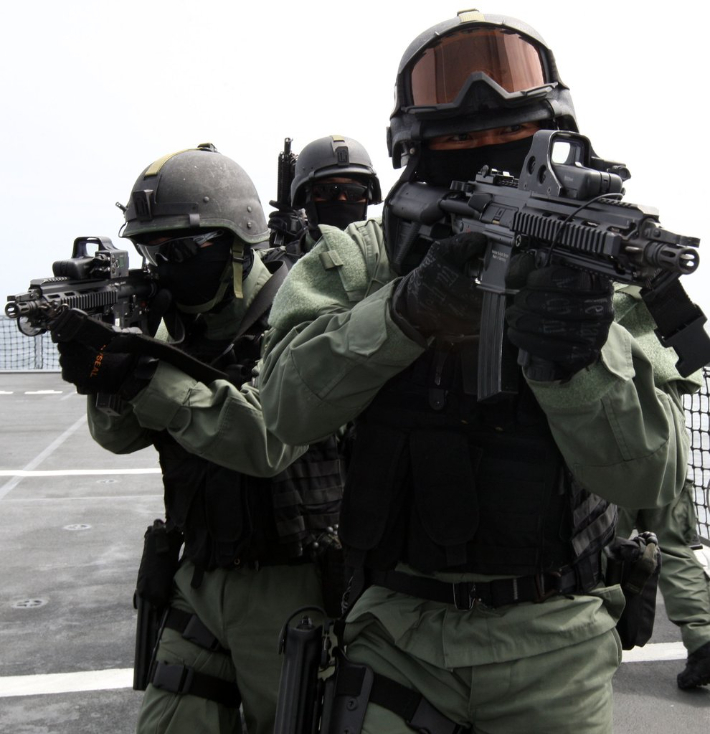 독일 H&K사 HK416을 든 해군 특수전전단(UDT/SEAL) 대원들. 연합뉴스