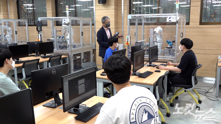 울산과학대 기계공학부 학생들의 수업 모습. 노컷TV 김재두