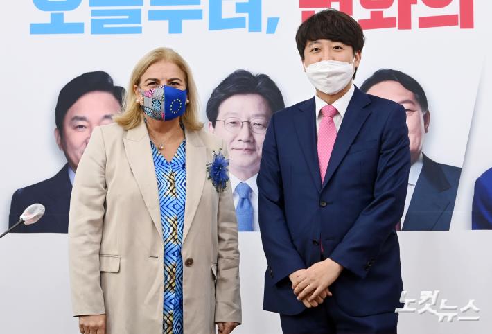 주한 EU 대사와 만나는 이준석 대표