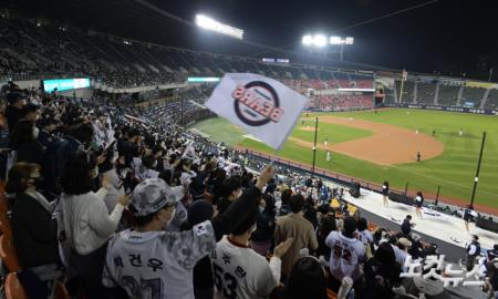 위드코로나, 응원하는 관중들