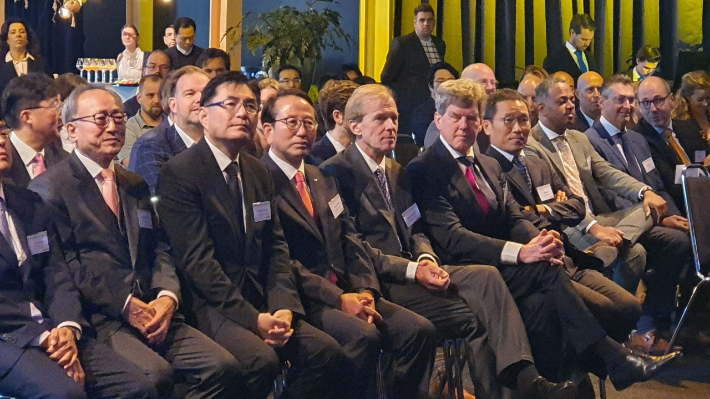 부산항만공사(BPA)가 10월 29일 개최한 네덜란드 로테르담항만 마스블락테 물류센터 개장식에 유럽에 진출한 국내 유수 물류기업들이 총출동, 뜨거운 관심을 보였다. 부산항만공사 제공