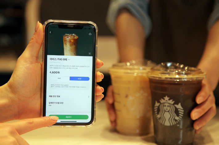 스타벅스, 연말까지 사이렌 오더 1회 주문 최대 10개 아이템으로 제한 운영. 스타벅스커피 코리아 제공 