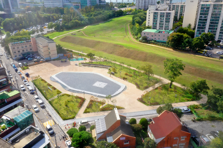 풍납동 토성 동성벽공원 전경. 송파구 제공 