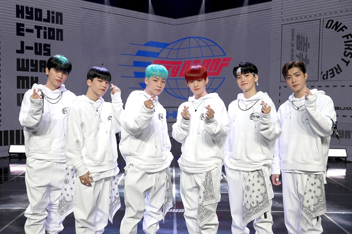 6인조 남성 아이돌 그룹 온앤오프의 한국인 멤버 5인이 12월 말 동반 입대한다. WM엔터테인먼트 제공