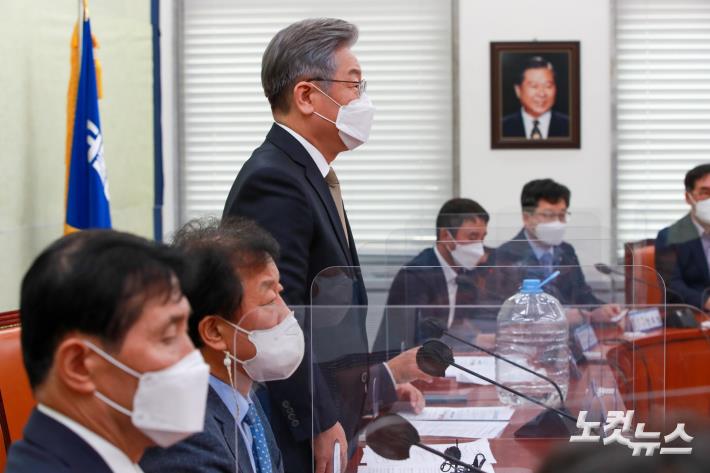 이재명, 더불어민주당 요소수 긴급회의 참석