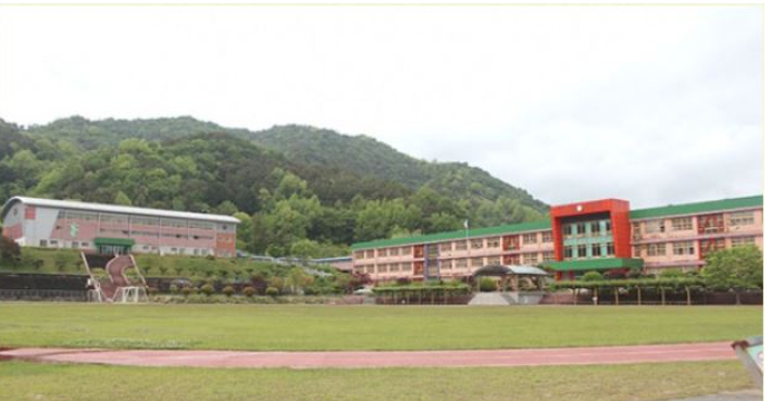 신대지구로 이설되고 남은 옛 삼산중학교 부지. 삼산중 홈페이지 제공 