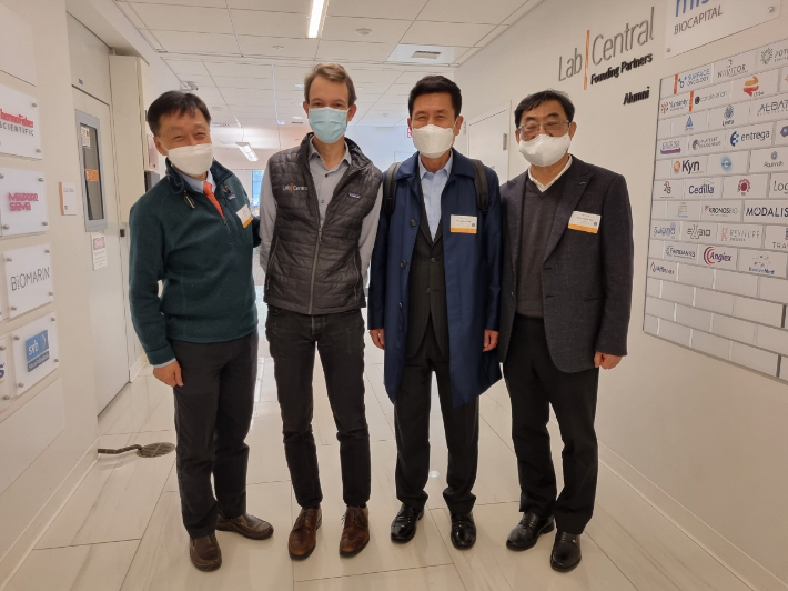 경북 포항시·포스텍 미국 방문단이 지난 5일(현지시간) 보스턴 랩센트럴에서 바이오산업 선순환 생태계 구축을 논의했다. 포항시 제공