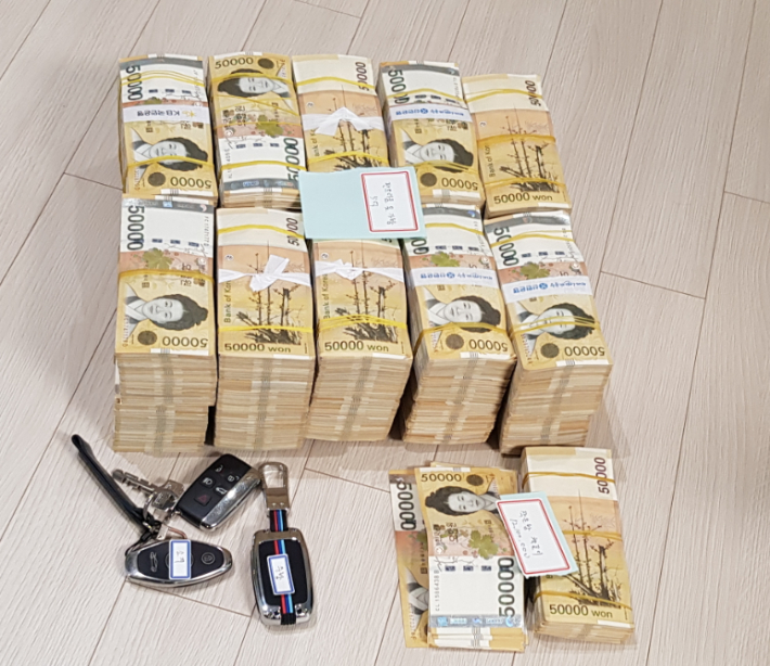 체포 현장에서 확인된 현금과 압수품. 경기북부경찰청 제공