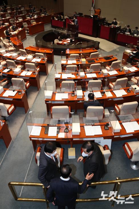 예결위, 논의하는 이종배 위원장과 여야 간사