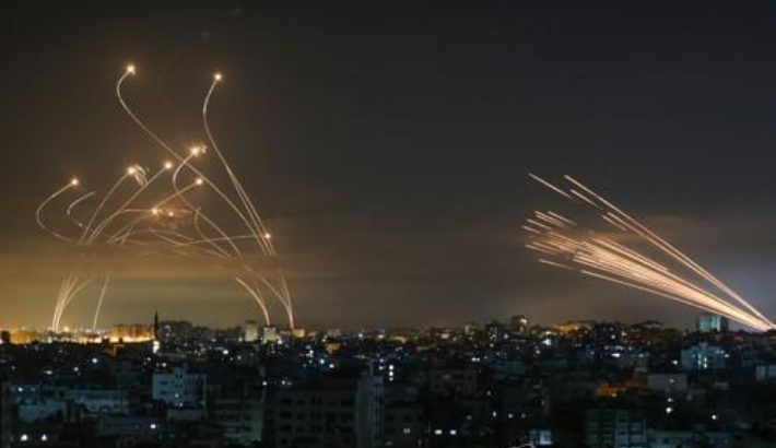 이스라엘이 팔레스타인의 로켓 공격을 아이언 돔으로 막아내고 있다. 연합뉴스