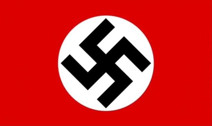 과거 나치 독일이 사용했던 국기 '하켄크로이츠'. 온라인 커뮤니티 캡처