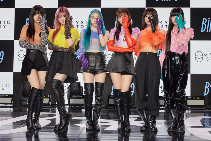 10일 오후 3시, 미스틱스토리의 첫 번째 여성 아이돌 그룹 빌리가 데뷔 쇼케이스를 열었다. 미스틱스토리 제공