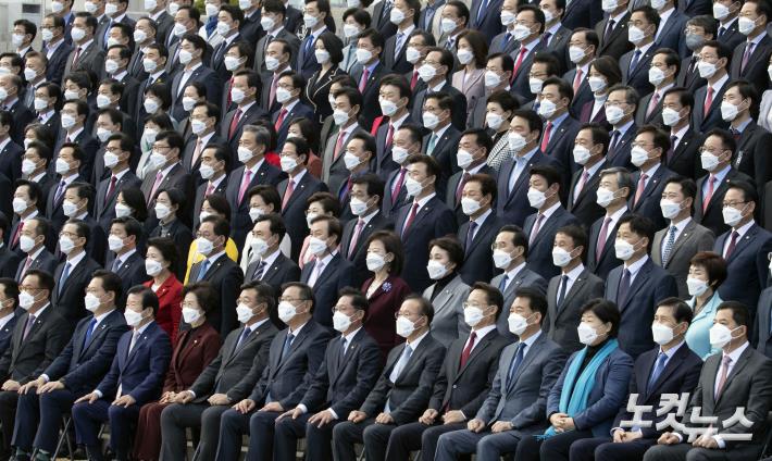 마스크 쓴 21대 국회의원들